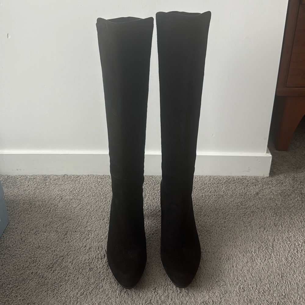Like new Stuart Weitzman suede boots